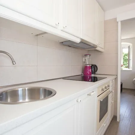 Morus Alba Apartment Split