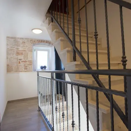 Morus Alba Apartment